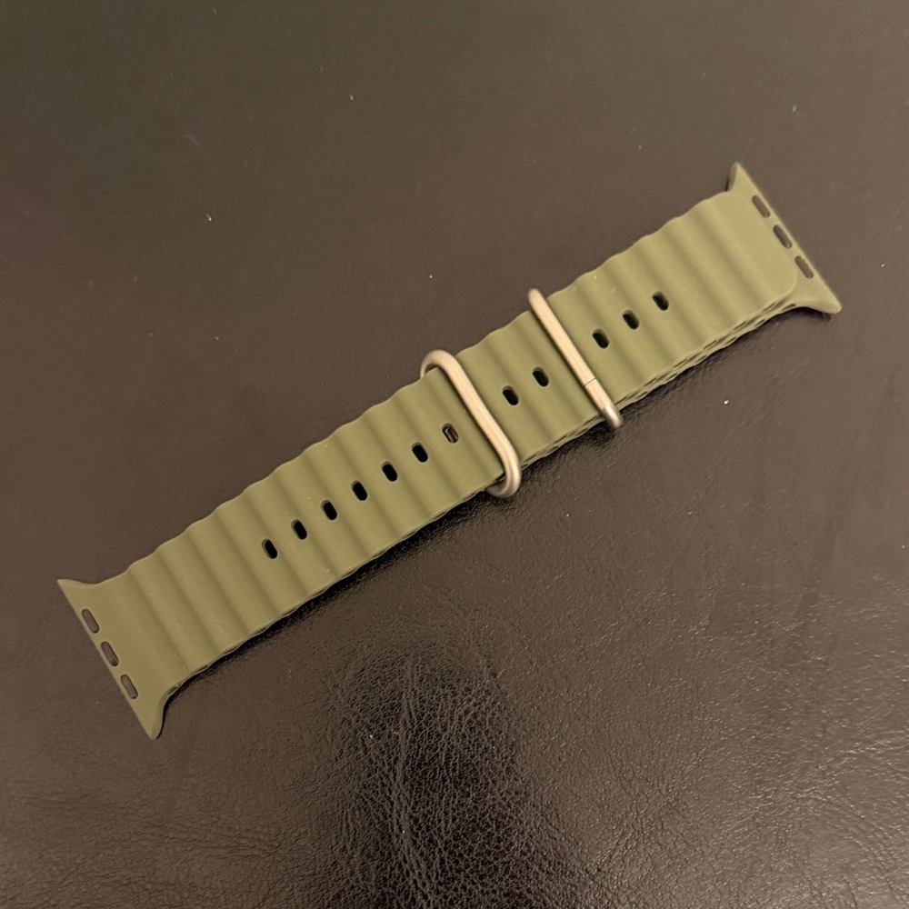 Never worn-Olive Green Adjustable Smart Watch Band
